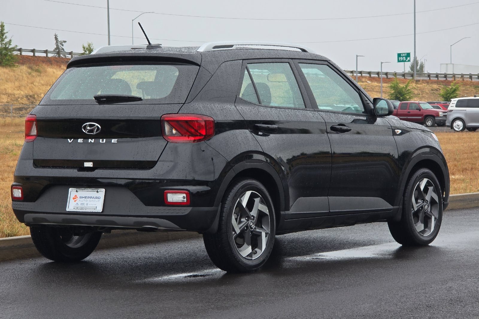 Used 2026 Hyundai Venue SEL FWD image 3