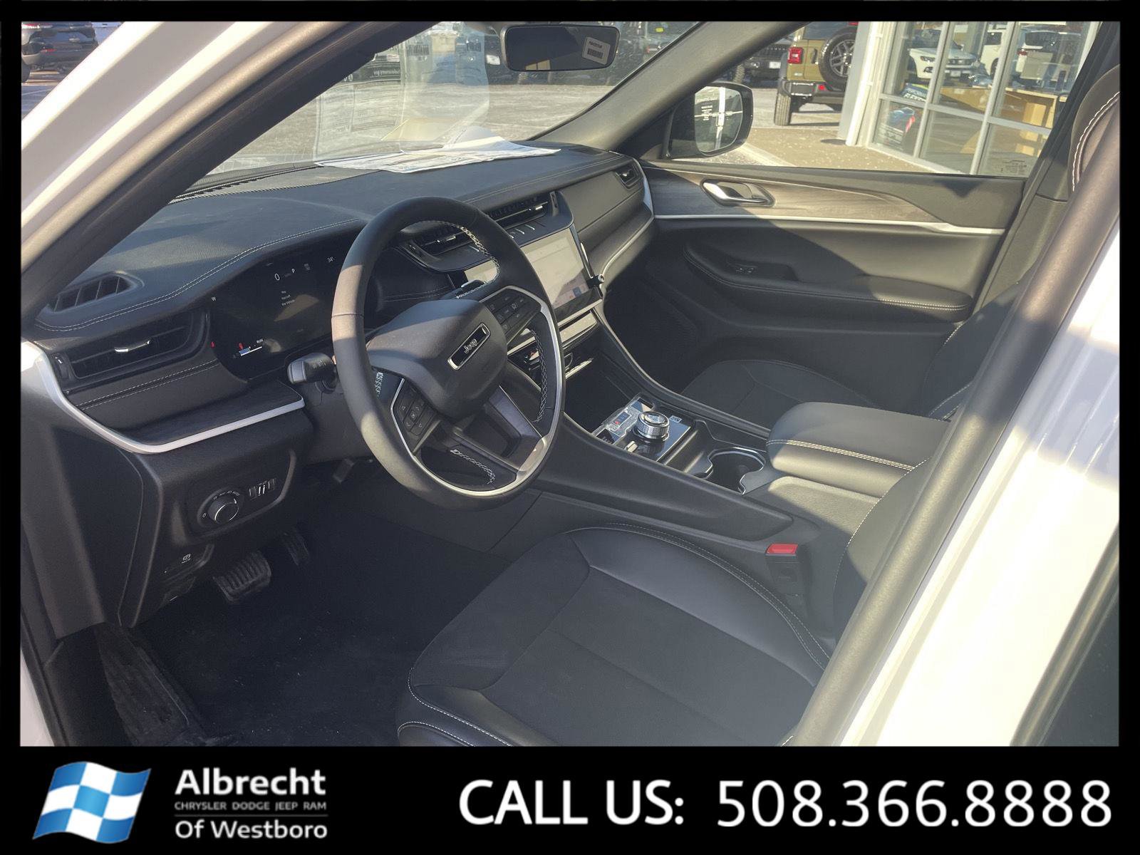 New 2026 Jeep Grand Cherokee Altitude image 9