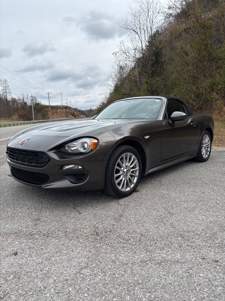 Used 2017 FIAT 124 Spider Classica