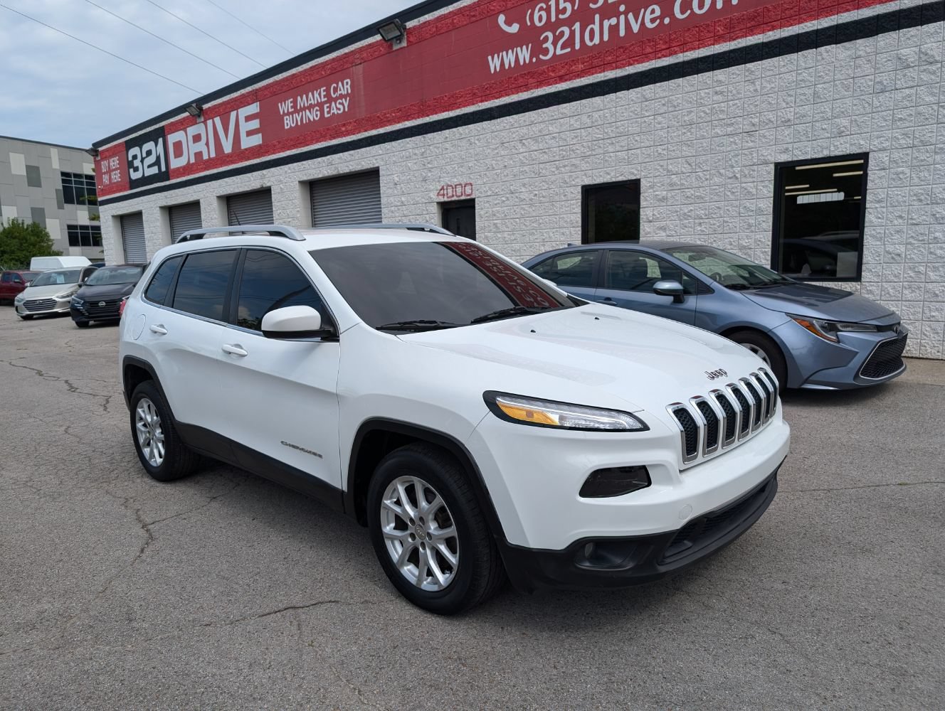 Used 2014 Jeep Cherokee Latitude FWD image 1