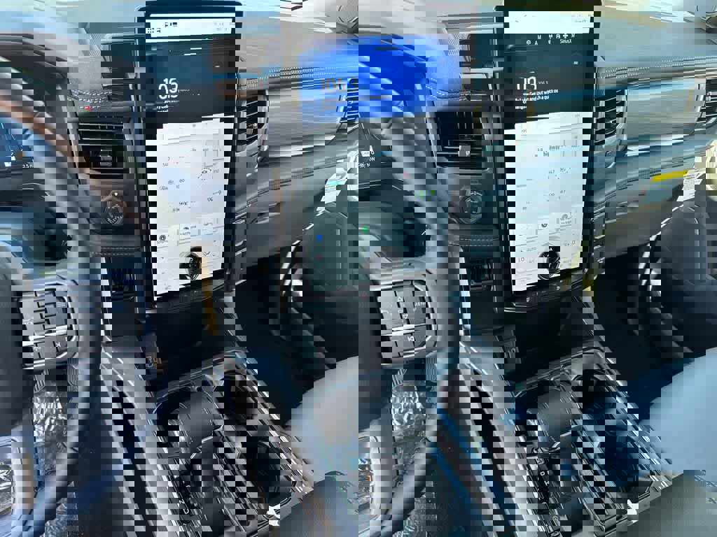 New 2025 Ford F150 Lightning Flash image 25