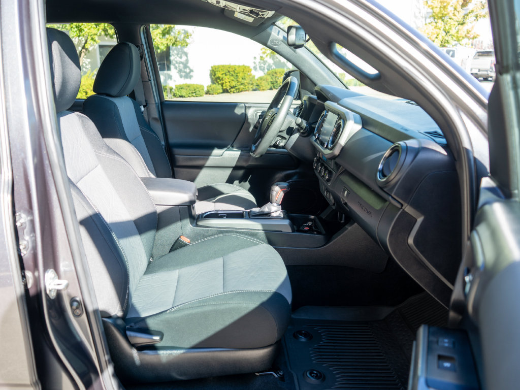 Used 2022 Toyota Tacoma TRD Off-Road AWD/4WD image 10