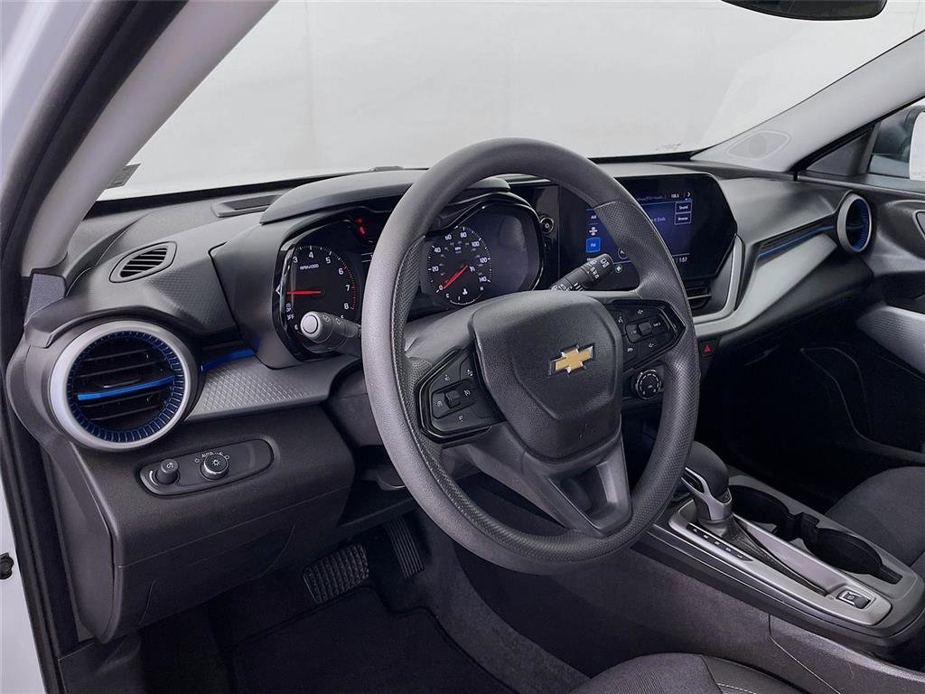 Certified 2025 Chevrolet Trax LS image 12