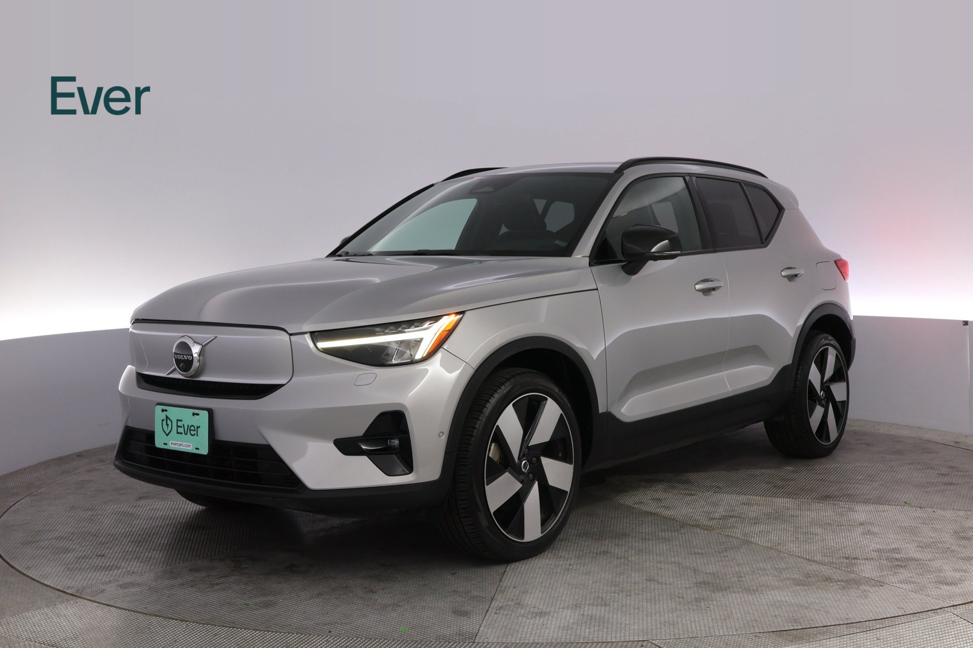 Used 2023 Volvo XC40 Recharge Ultimate AWD/4WD image 2