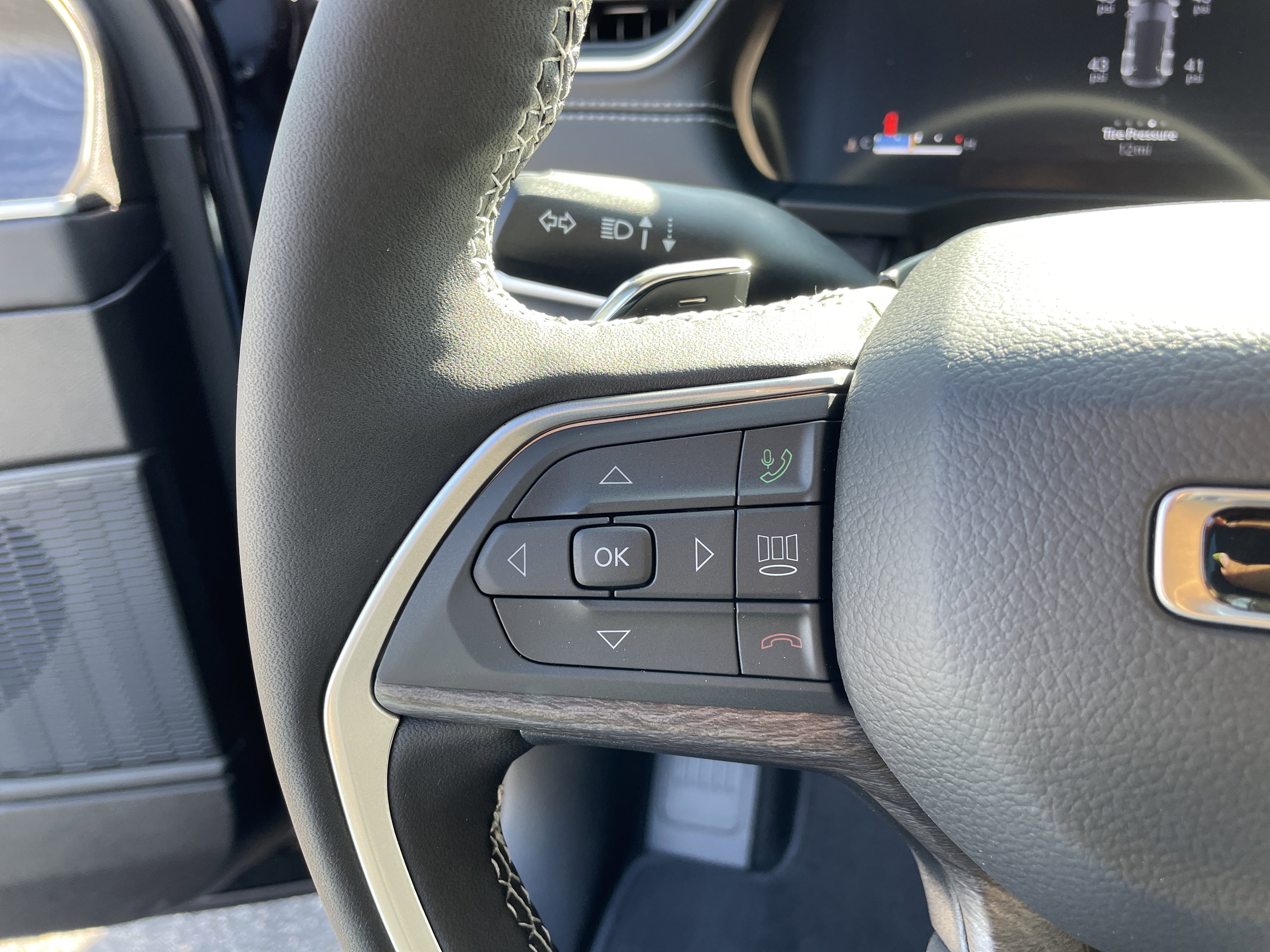 New 2025 Jeep Grand Cherokee Limited w/ Luxury Tech Group II image 18