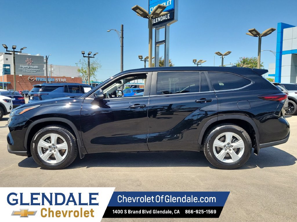 Used 2024 Toyota Highlander LE AWD/4WD image 14