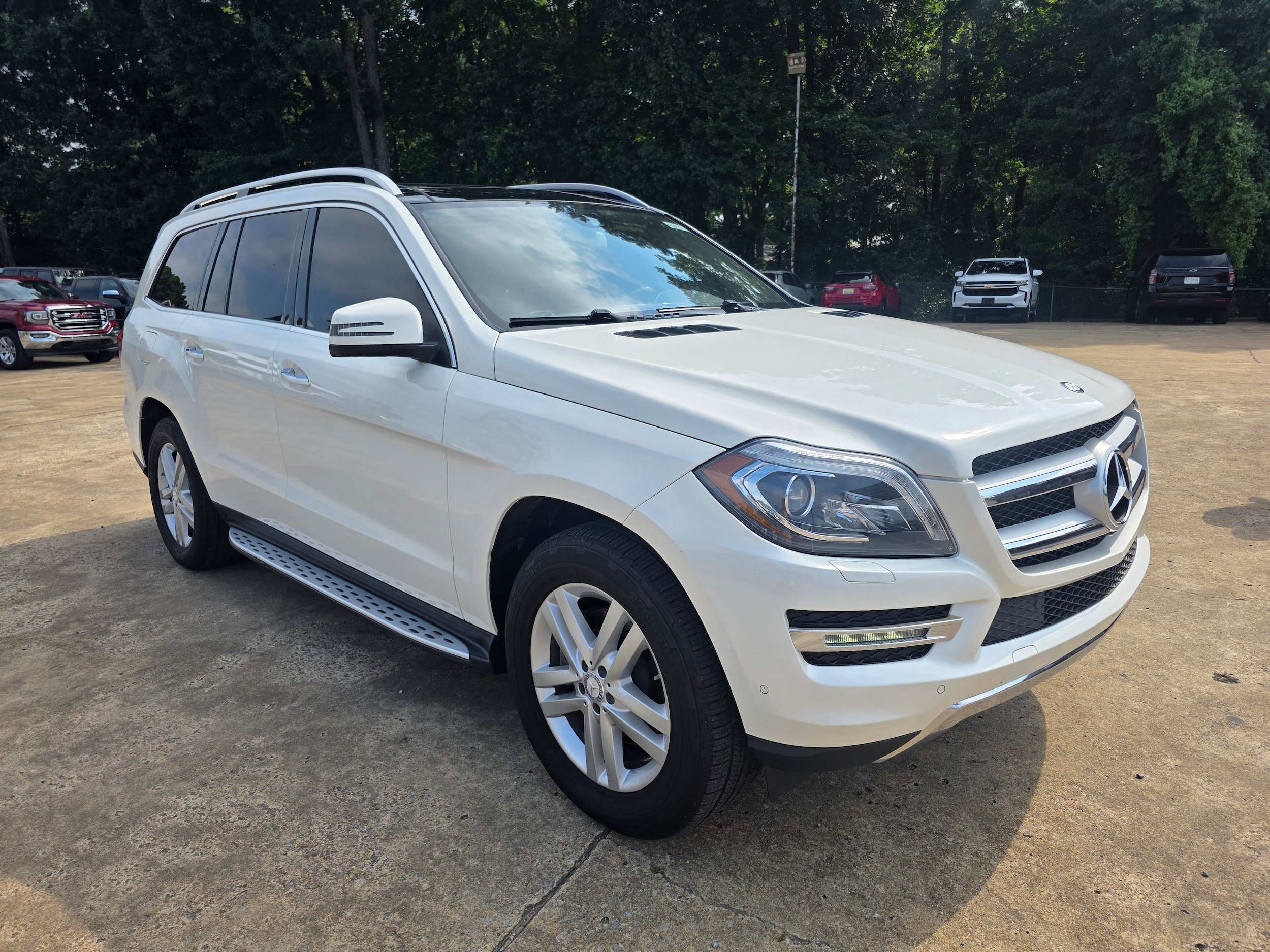 Used 2016 Mercedes-Benz GL 450 4MATIC image 3