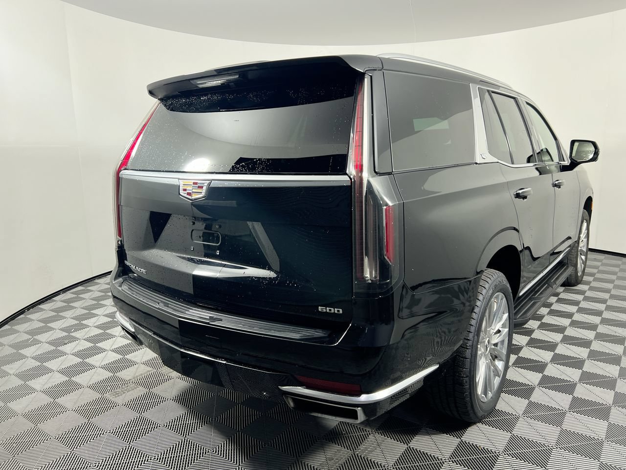 Used 2024 Cadillac Escalade Premium Luxury RWD image 3
