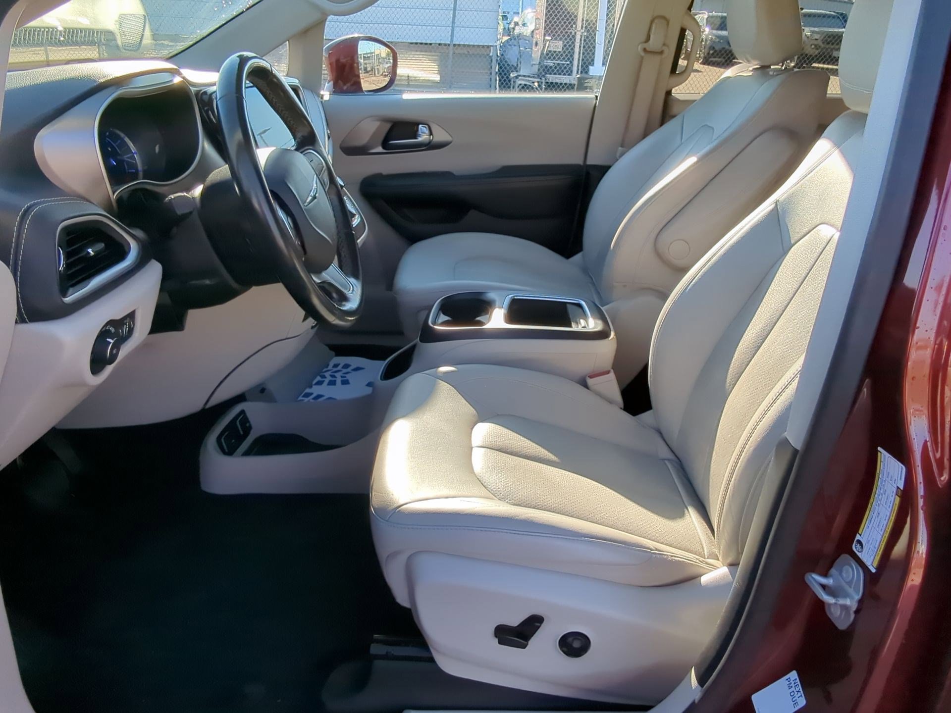 Used 2021 Chrysler Pacifica Touring-L image 15