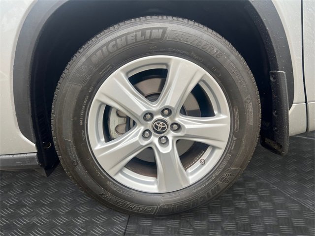 Used 2024 Toyota Highlander LE image 9