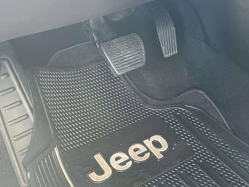 Used 2018 Jeep Renegade Altitude w/ Popular Equipment Group FWD image 16