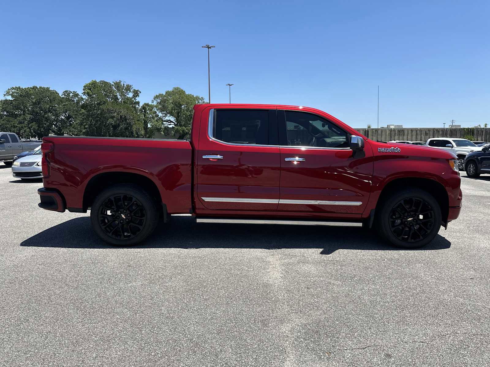 Used 2025 Chevrolet Silverado 1500 High Country w/ High Country Premium Package AWD/4WD image 10