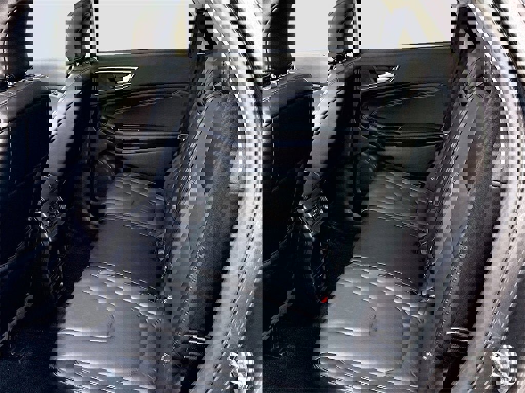 Used 2018 Ford Edge Titanium w/ Technology Package image 5