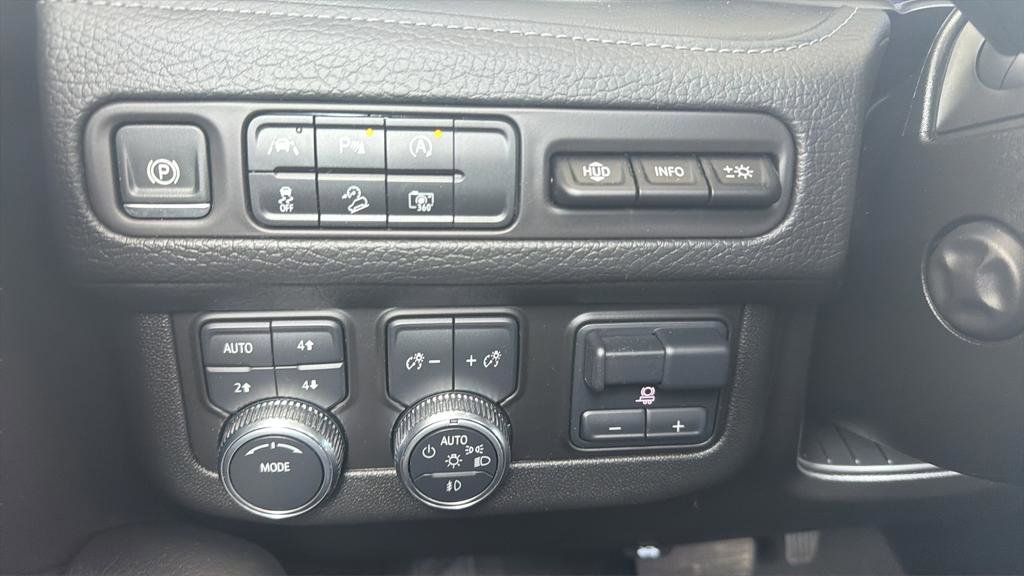 Used 2024 GMC Yukon Denali w/ Max Trailering Package AWD/4WD image 23