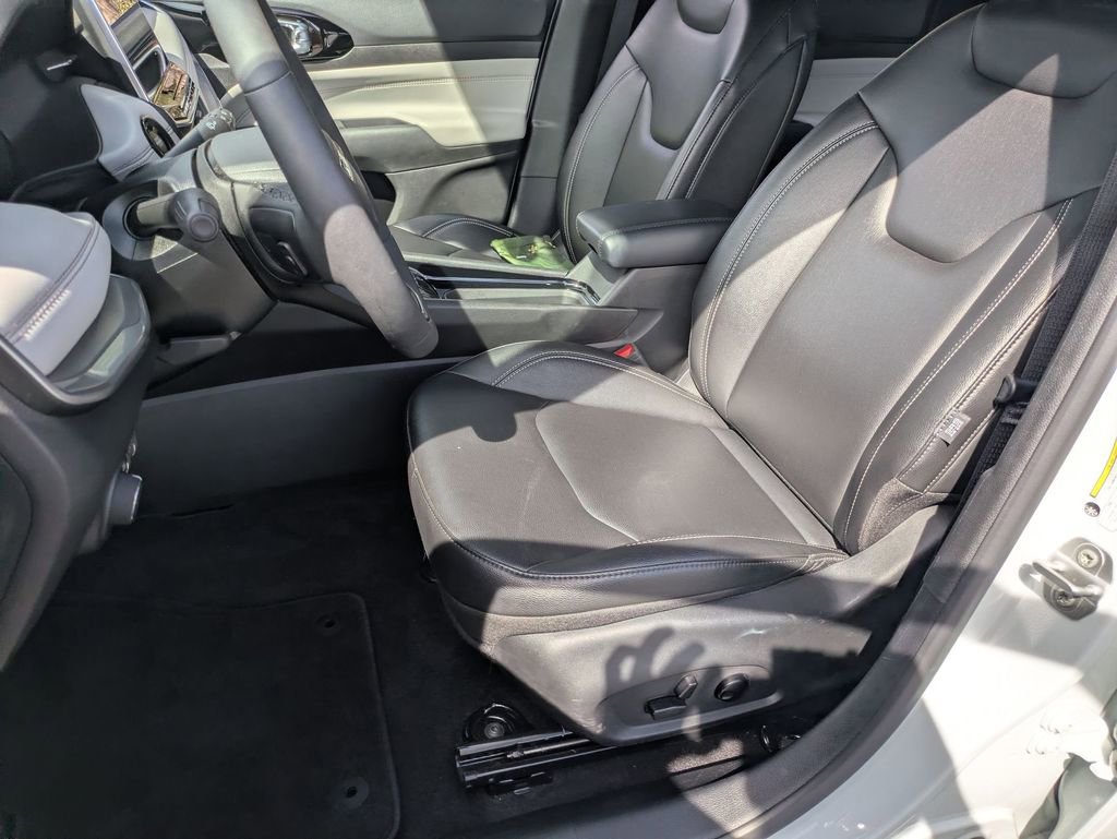 Used 2025 Jeep Compass Limited image 14