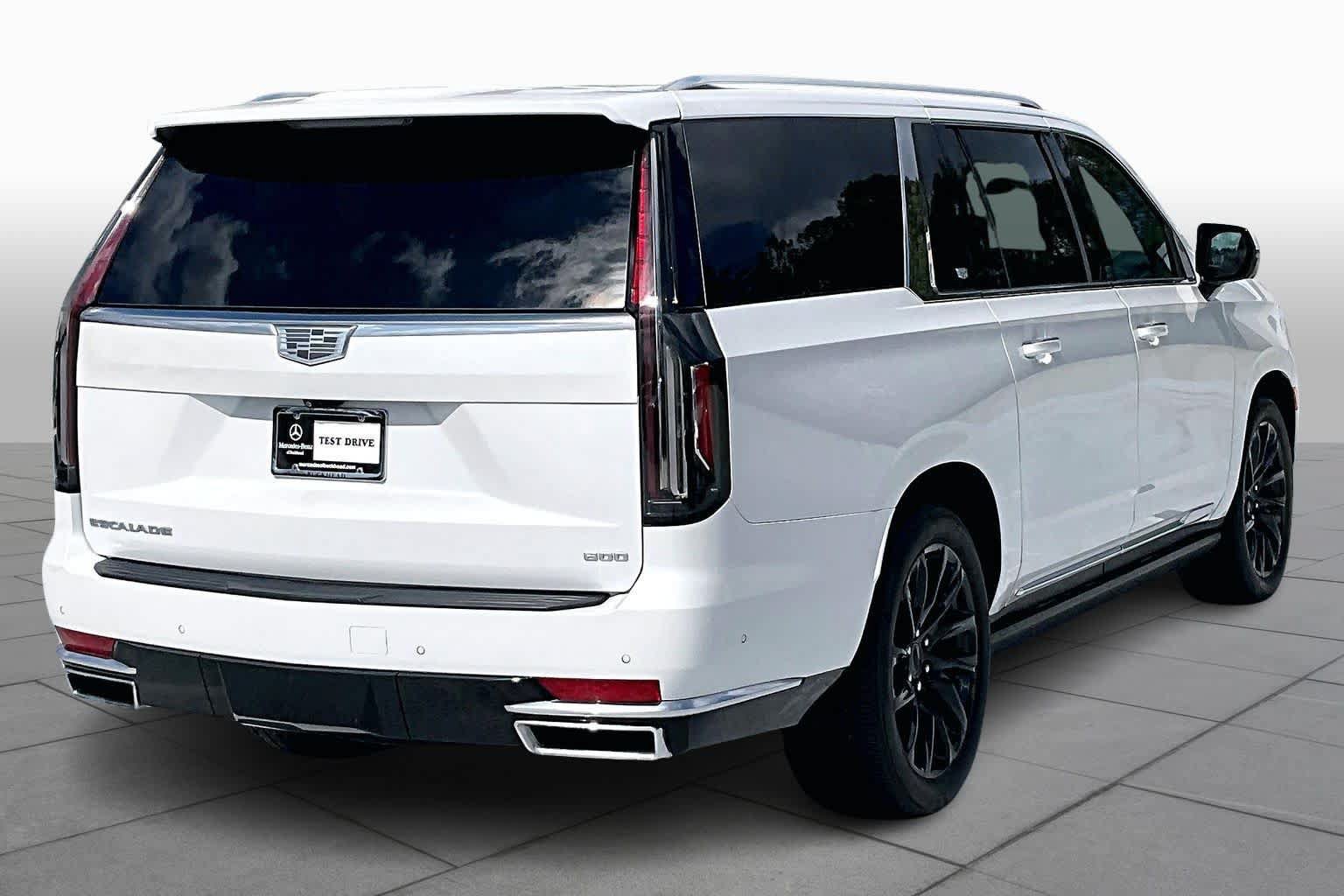 Used 2023 Cadillac Escalade ESV Premium Luxury Platinum w/ LPO, Radiant Package AWD/4WD image 12