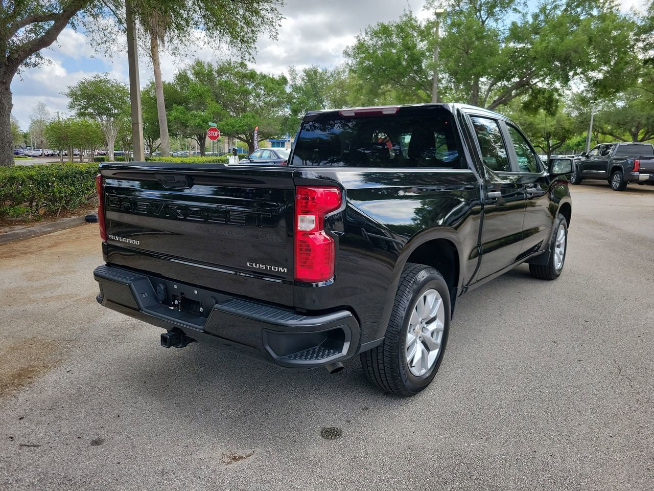 Used 2023 Chevrolet Silverado 1500 Custom image 3
