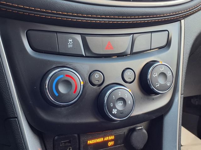 Used 2022 Chevrolet Trax LT w/ LT Convenience Package image 11