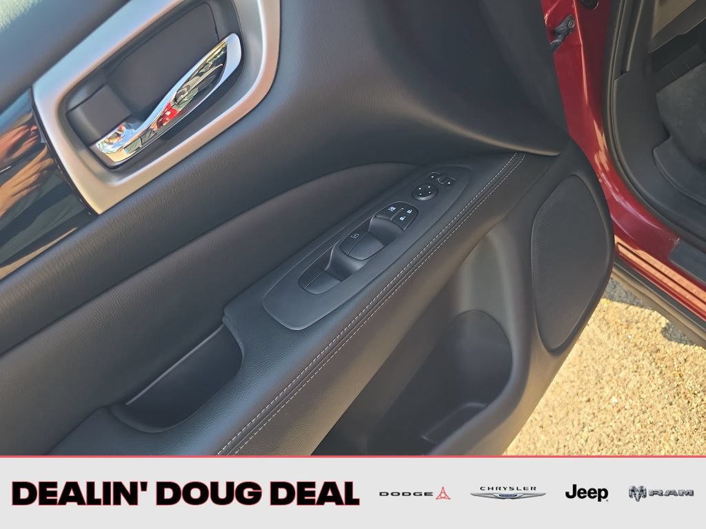 Used 2018 Nissan Pathfinder S AWD/4WD image 11