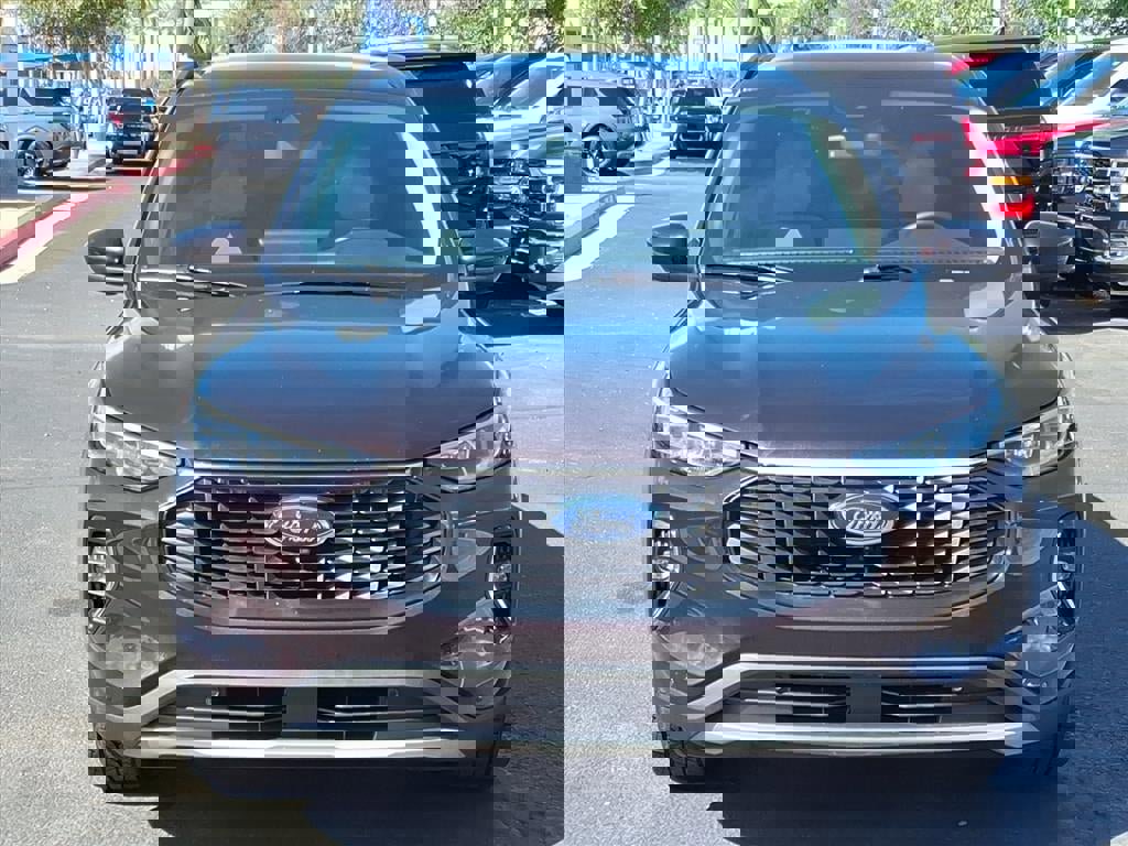 Certified 2023 Ford Escape Platinum w/ Class II Trailer Tow Package image 2