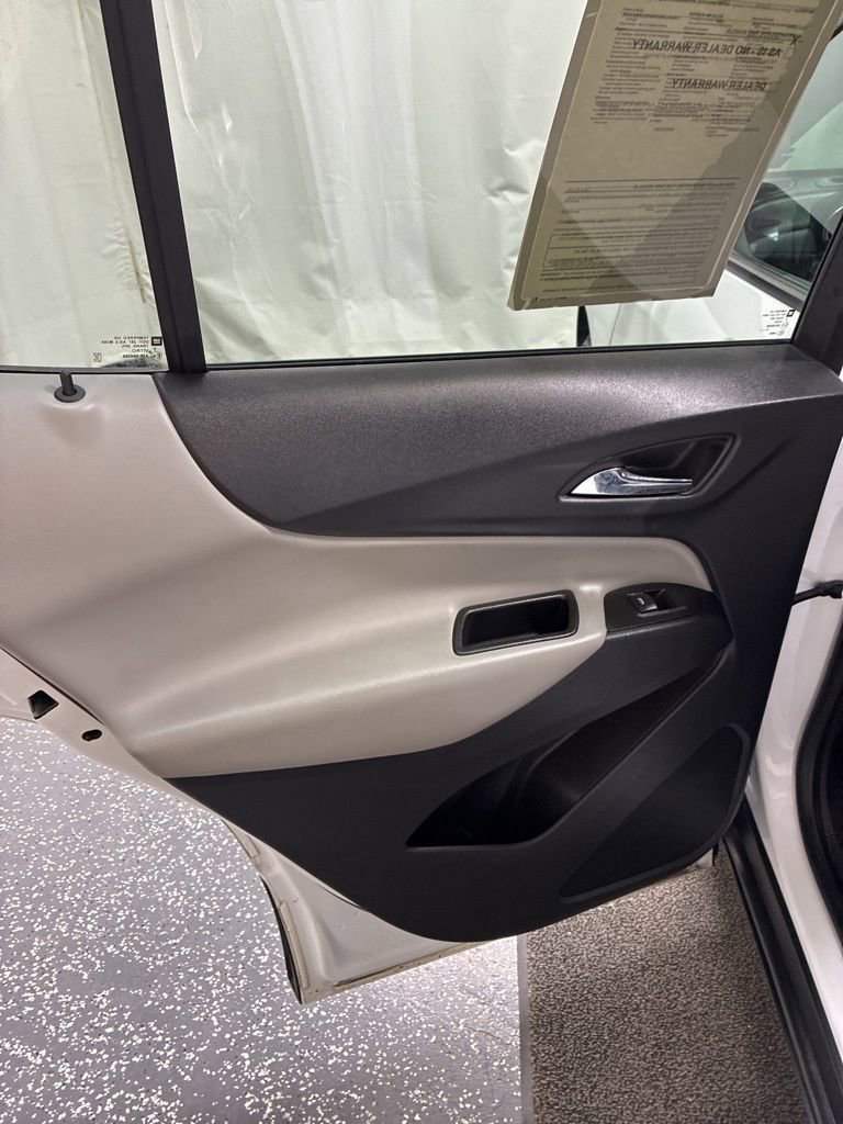 Used 2022 Chevrolet Equinox LS w/ LS Convenience Package AWD/4WD image 24