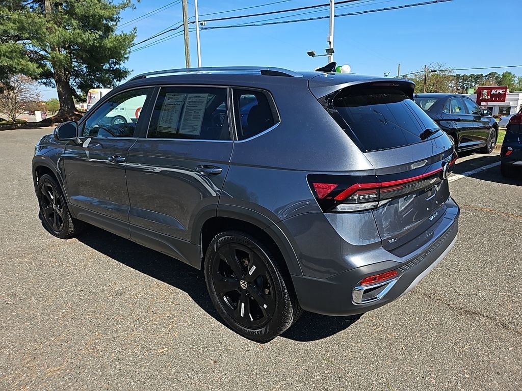 Certified 2025 Volkswagen Taos SEL image 8