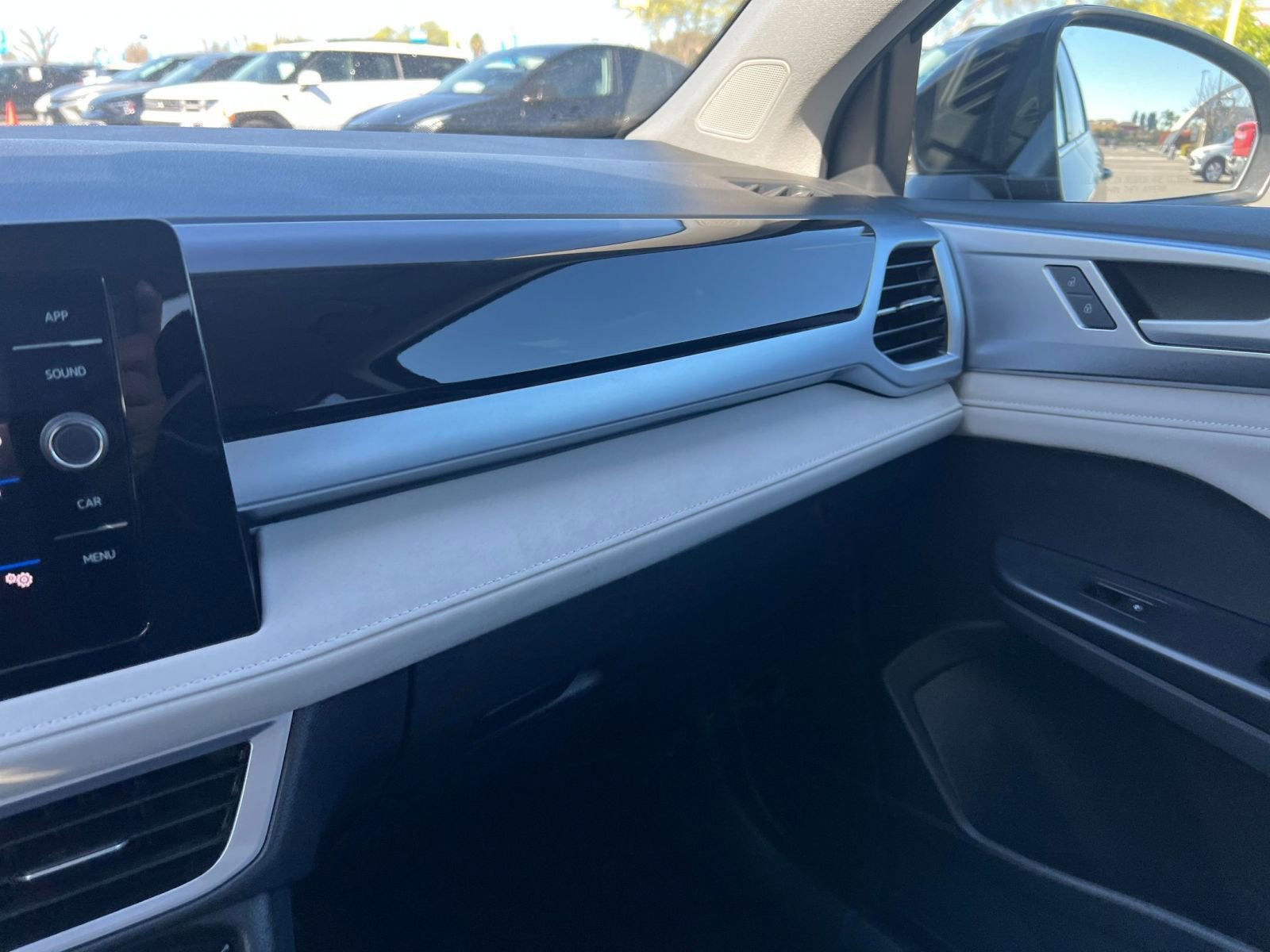 Used 2025 Volkswagen Taos SE image 36