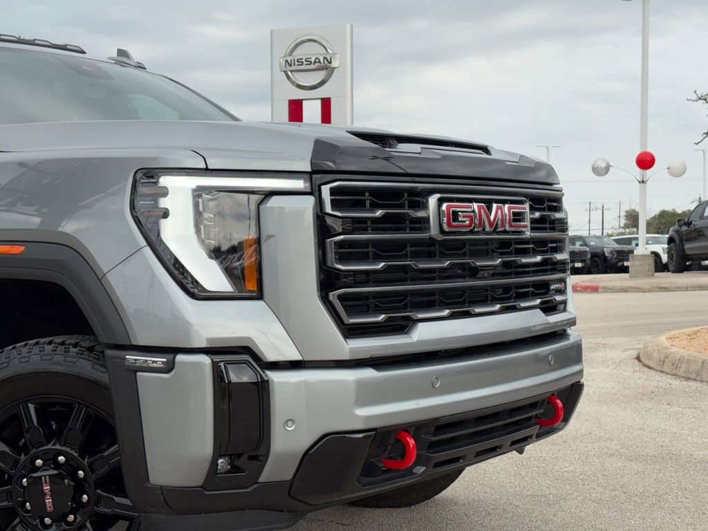 Used 2025 GMC Sierra 2500 AT4 w/ AT4 Premium Plus Package AWD/4WD image 3