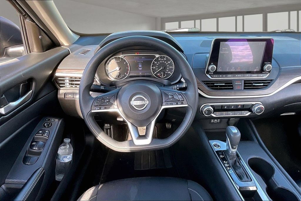 Used 2025 Nissan Altima 2.5 SV FWD image 8