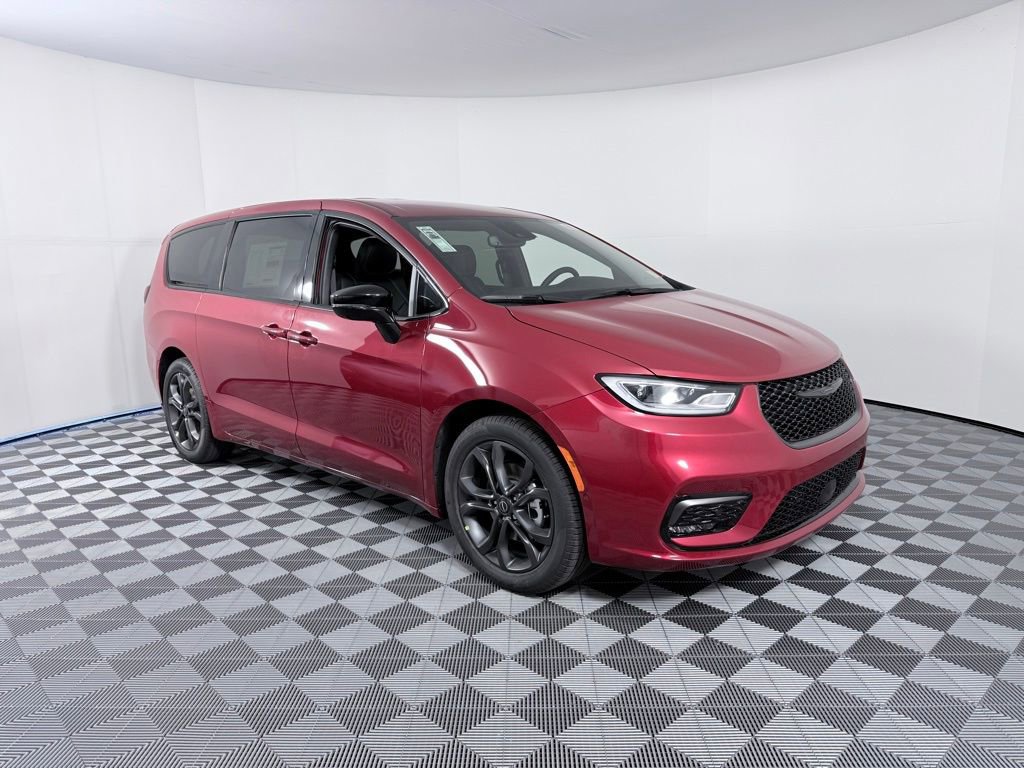 New 2026 Chrysler Pacifica Select image 2