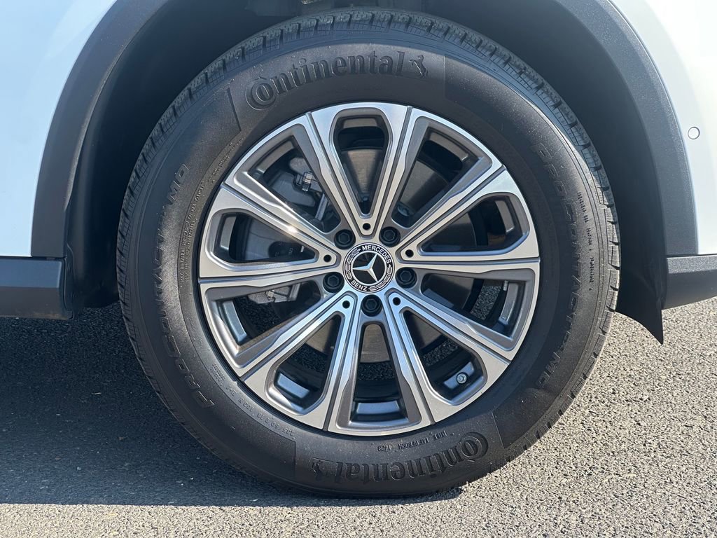 Used 2024 Mercedes-Benz GLC 300 4MATIC image 11
