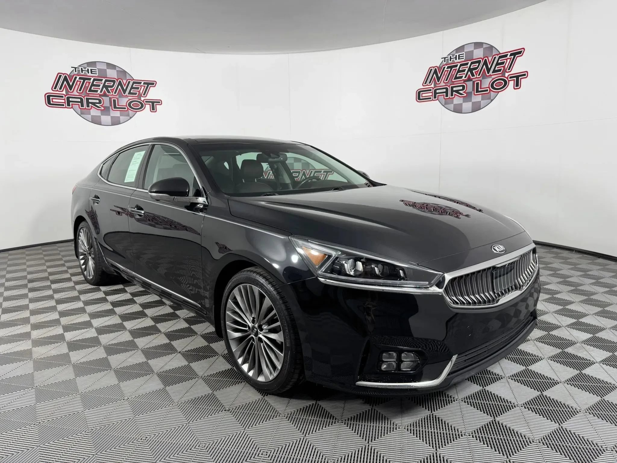 Used 2018 Kia Cadenza Limited FWD image 9