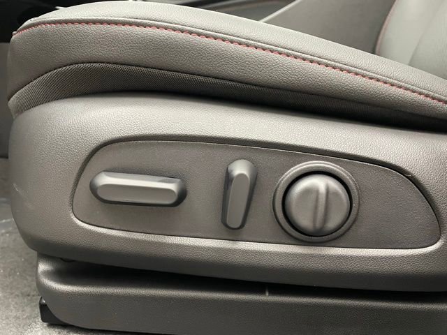 New 2026 Chevrolet Trax RS w/ Sunroof Package image 9