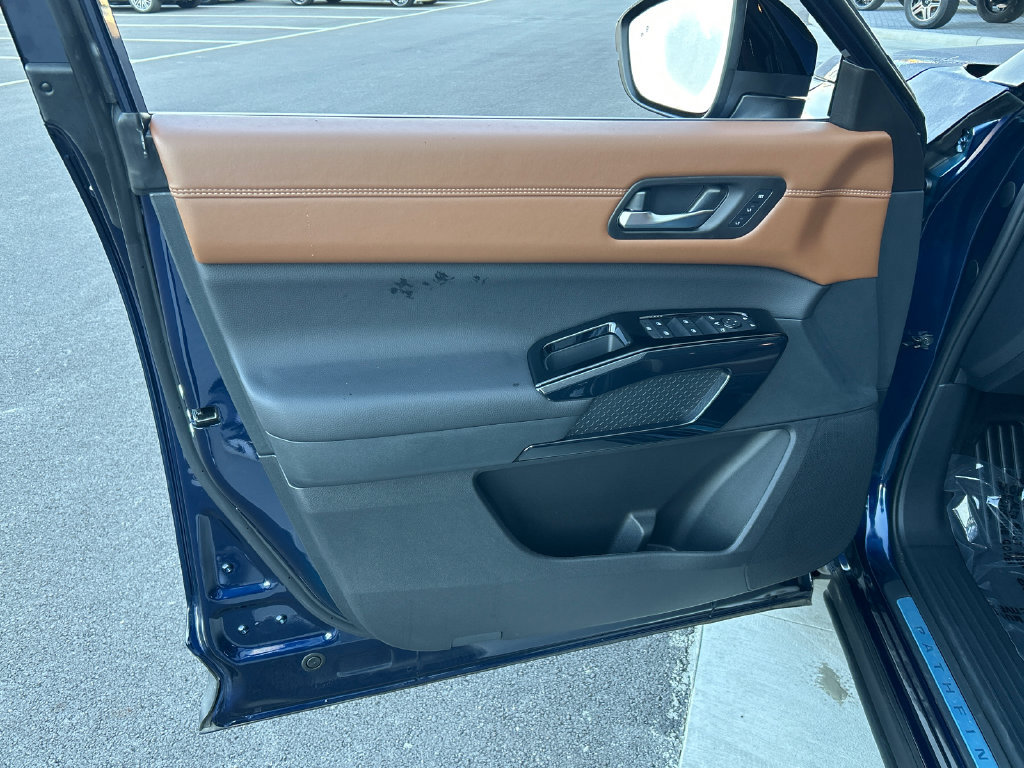 Used 2026 Nissan Pathfinder Platinum AWD/4WD image 10