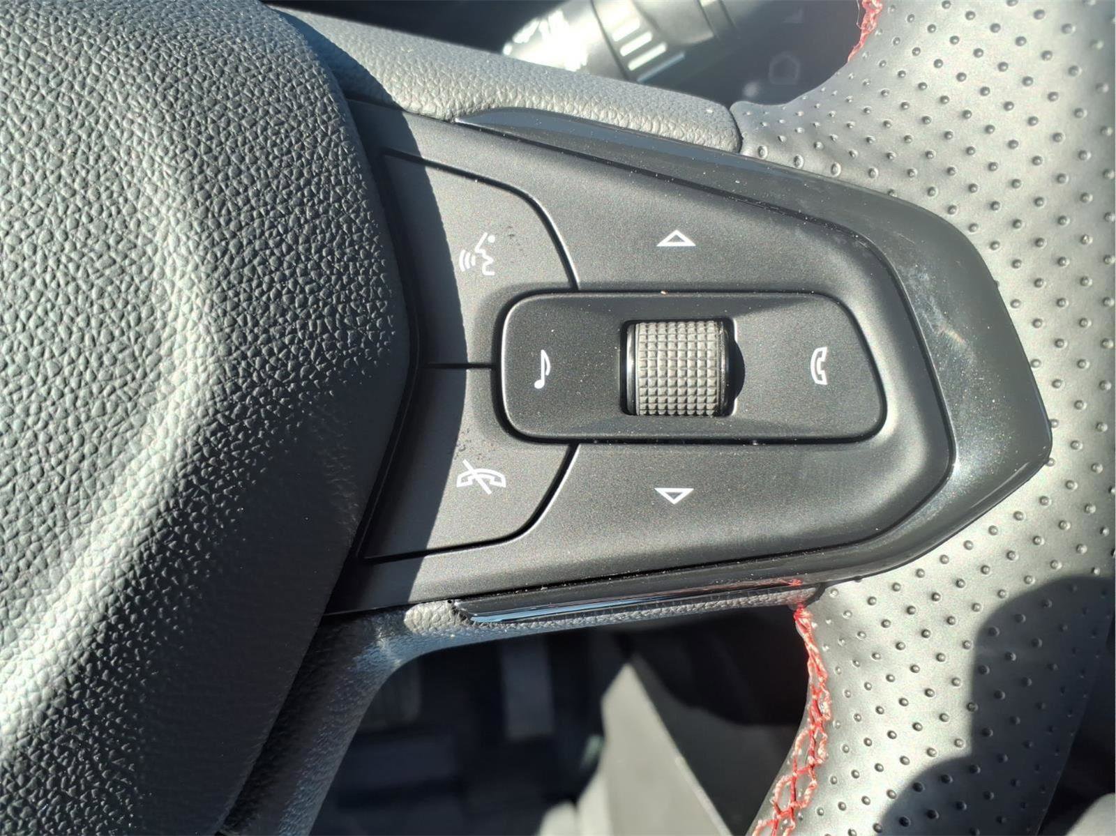 New 2026 Chevrolet Trax RS w/ Sunroof Package image 20