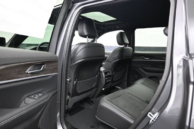New 2026 Jeep Grand Cherokee Altitude AWD/4WD image 18