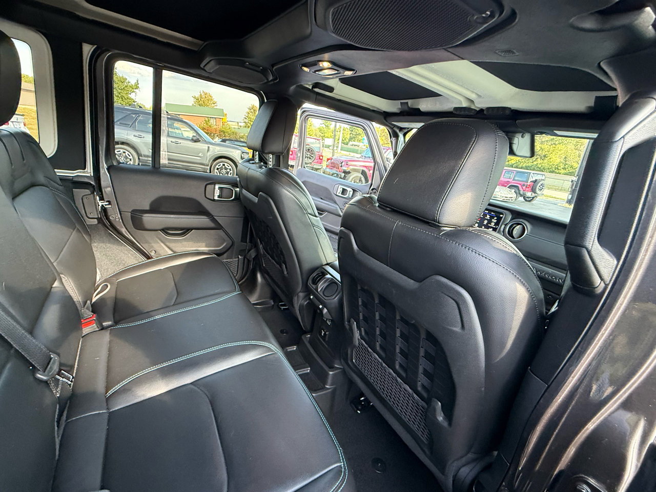 Used 2022 Jeep Wrangler Unlimited Rubicon 4xe w/ Dual Top Group image 43