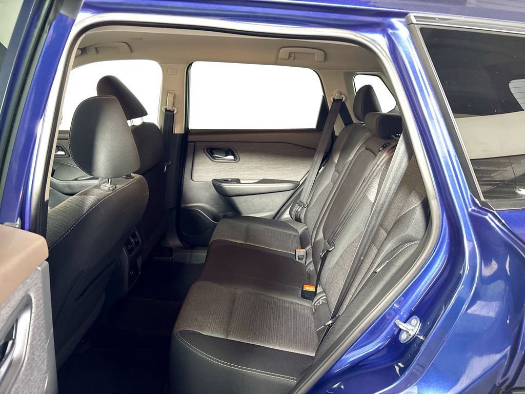 Used 2022 Nissan Rogue SV AWD/4WD image 19