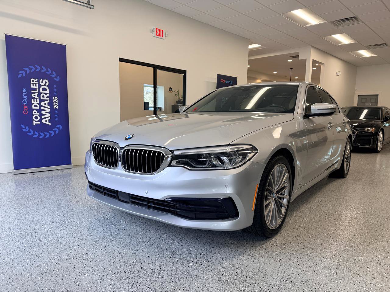 Used 2019 BMW 530i w/ Premium Package RWD image 3
