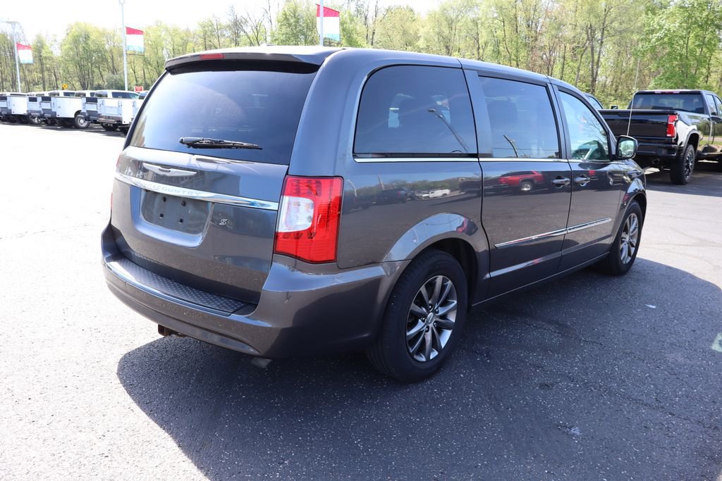 Used 2015 Chrysler Town & Country S w/ Driver Convenience Group FWD image 35