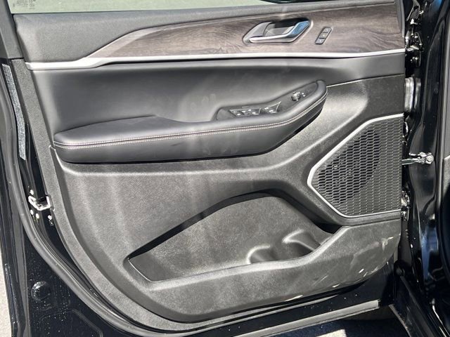 New 2026 Jeep Grand Cherokee Limited image 11