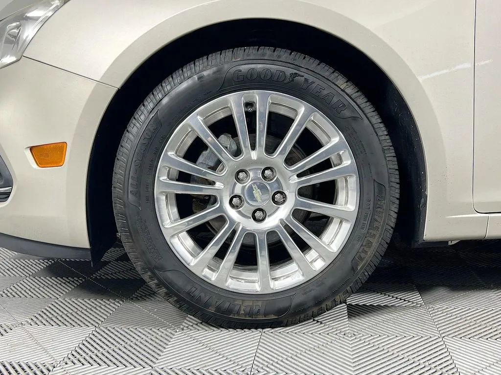Used 2015 Chevrolet Cruze Eco w/ Enhanced Safety Package image 29