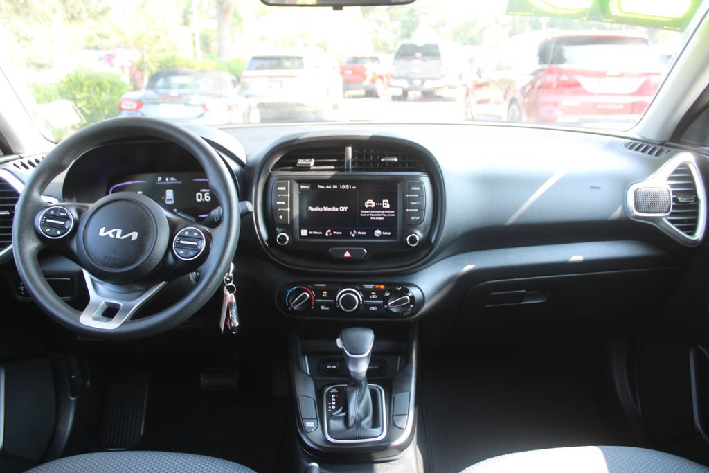 Certified 2025 Kia Soul LX w/ LX Technology Package FWD image 22