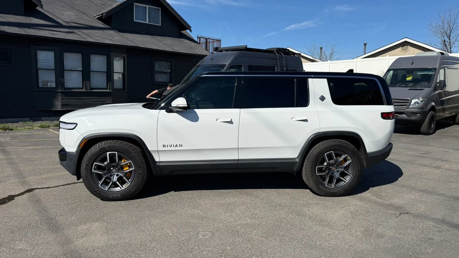 Used 2023 Rivian R1S Launch Edition AWD/4WD image 28