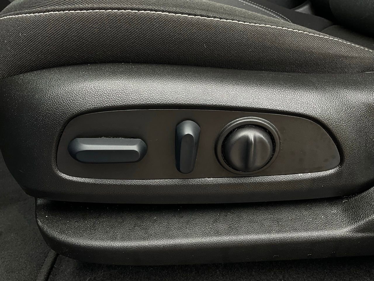 Used 2025 Chevrolet Blazer LT image 11