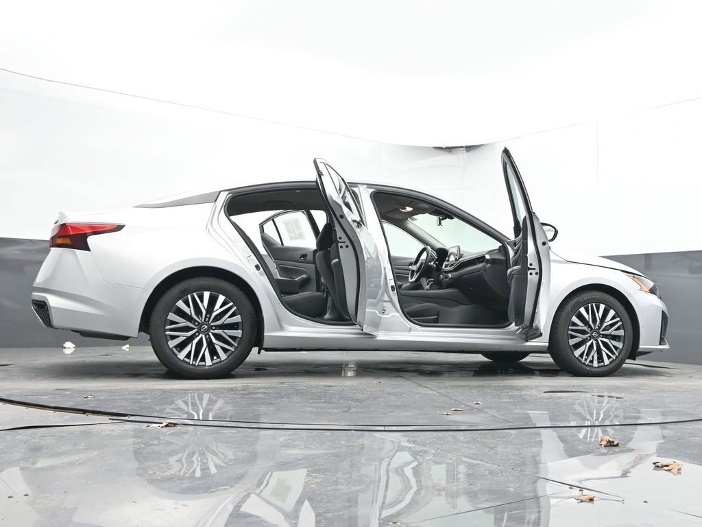 Used 2024 Nissan Altima 2.5 SV FWD image 68