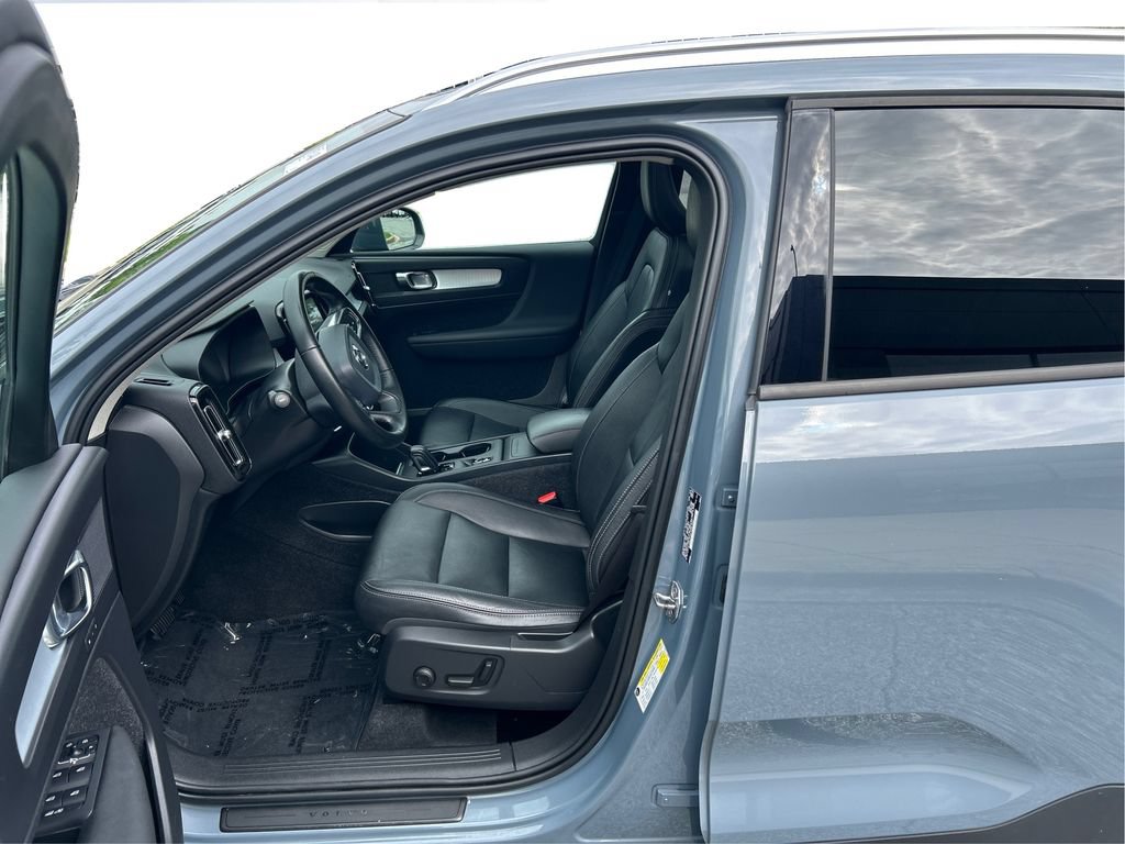 Used 2020 Volvo XC40 T5 Momentum w/ Protection Package Premier AWD/4WD image 10