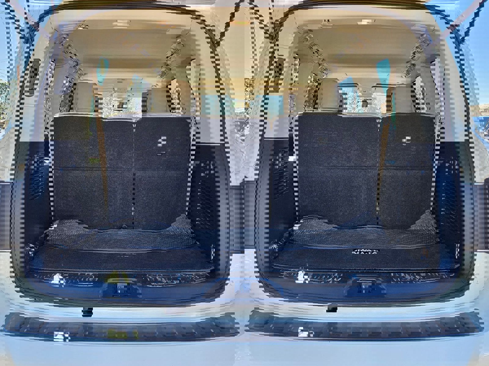 Used 2020 Nissan Armada Platinum w/ Captain's Chairs Package image 43