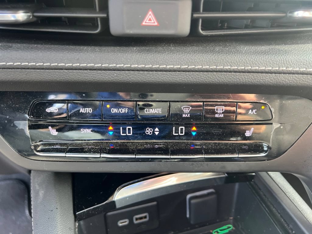 Used 2023 Buick Envision Preferred w/ Sport Touring Package AWD/4WD image 32