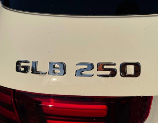 New 2026 Mercedes-Benz GLB 250 4MATIC image 9